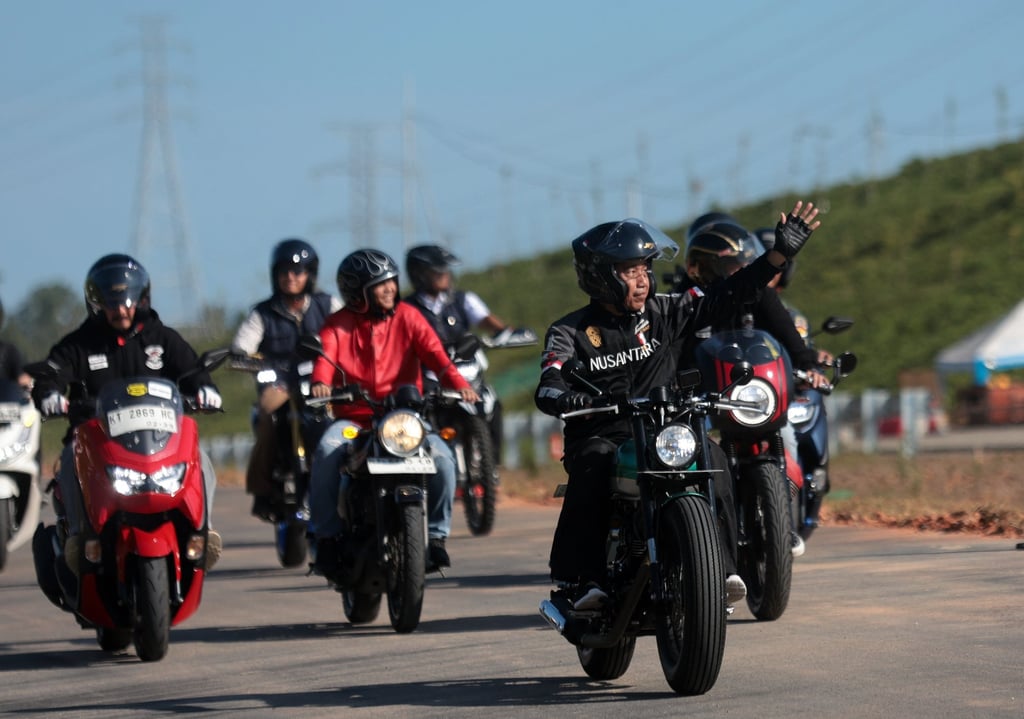 Indonesian President Joko Widodo rides Nusantara’s new toll road on a motorcycle. Photo: EPA-EFE