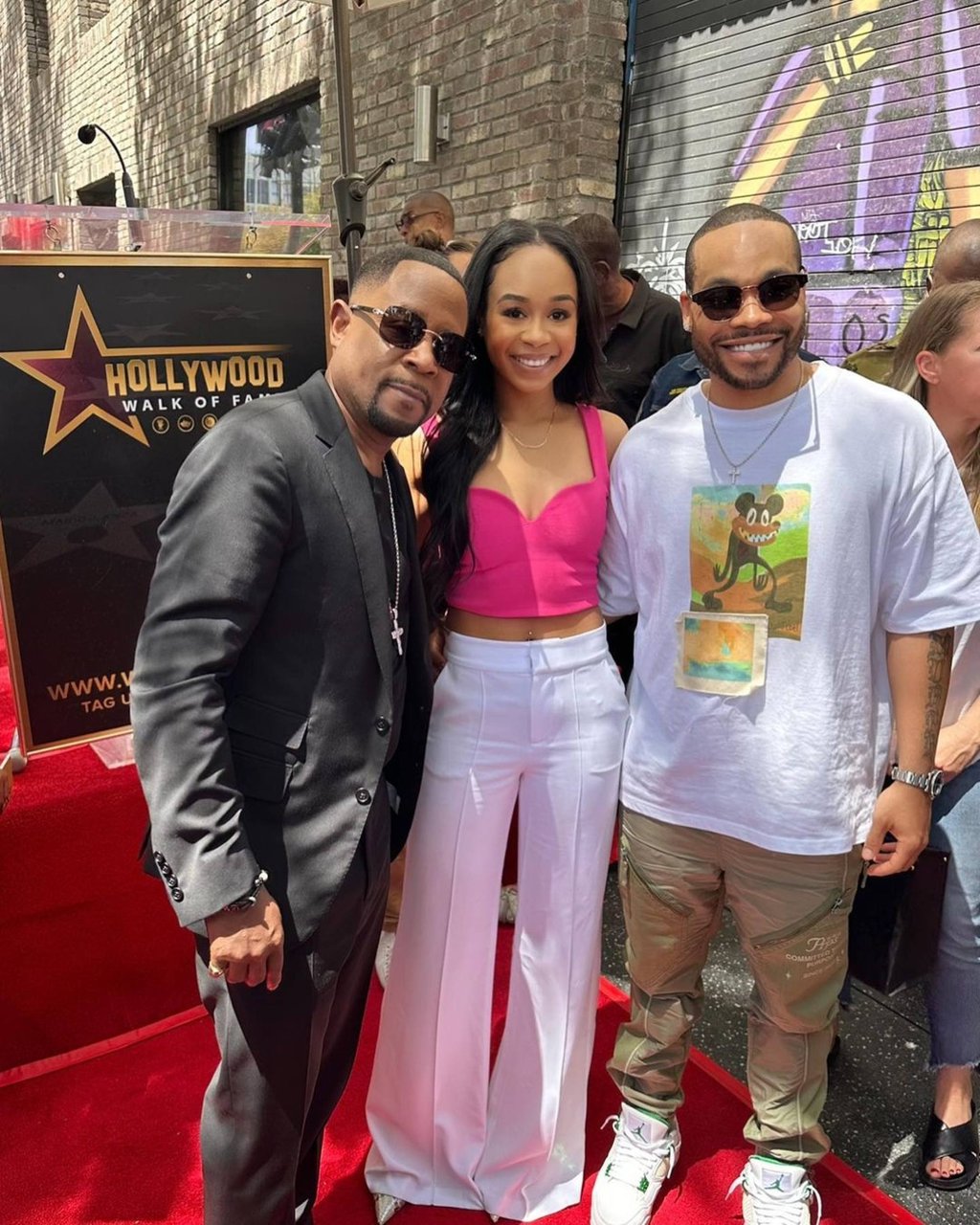 Martin Lawrence poses with Jasmin Lawrence and her boyfriend Eric Murphy at the Hollywood Walk of Fame. Photo: @ericmurphy777/Instagram