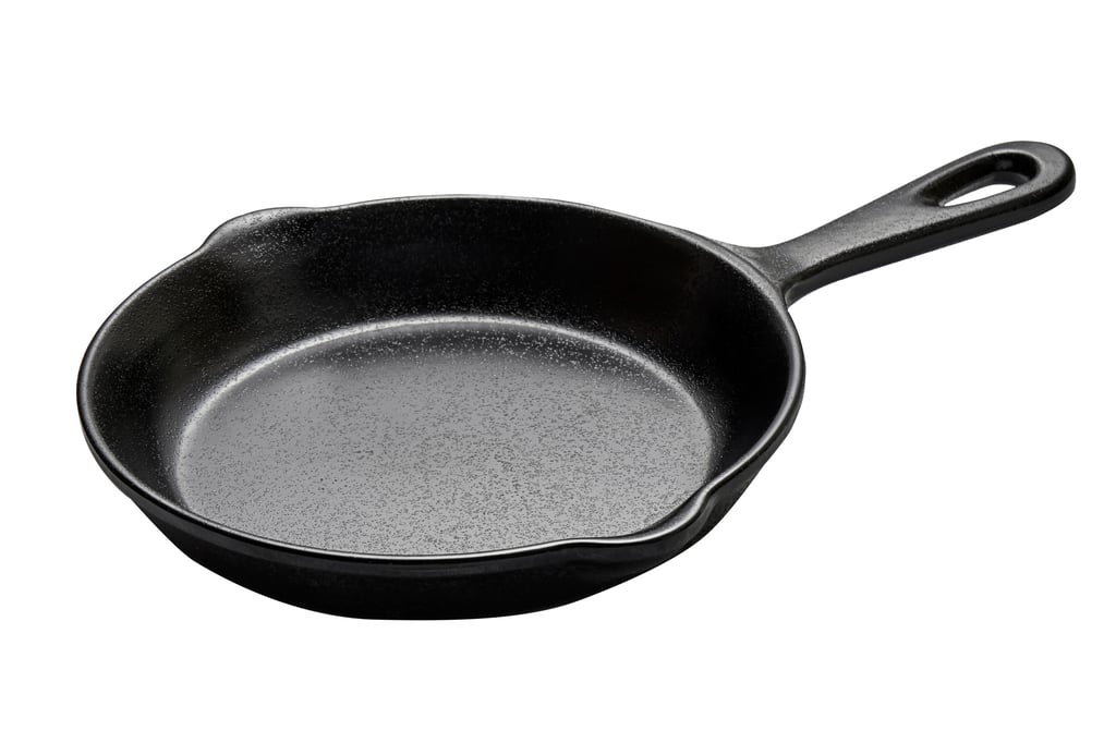 A cast iron frying pan may be good for your biceps, but oiling them seems like too much effort for the writer. Photo: Shutterstock
