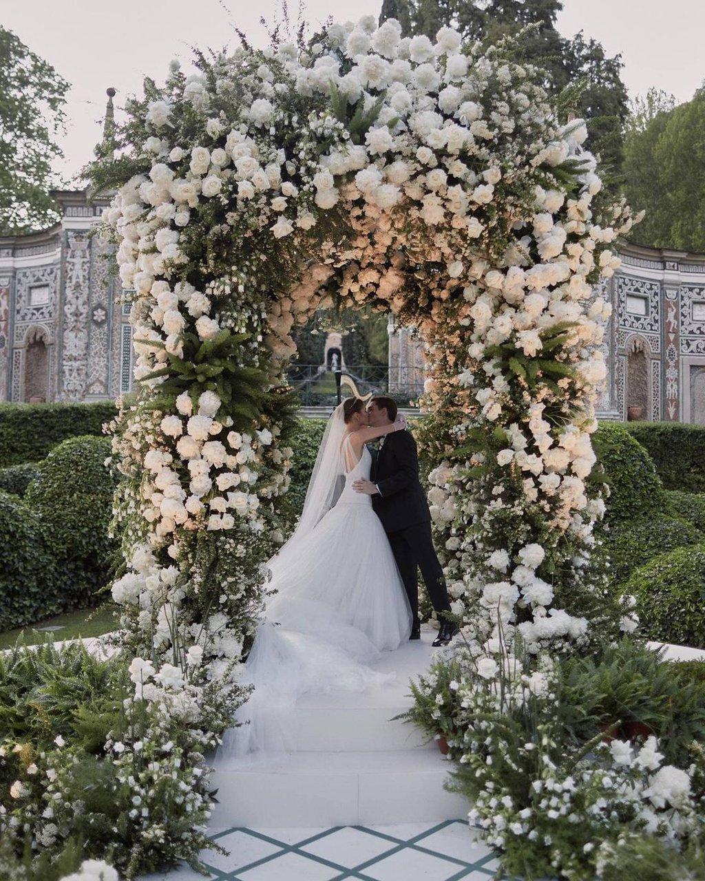 Valery Kaufman and Dimitri Varsano married at Villa D’Este in Cernobbio. Photo: @valerykaufman/Instagram