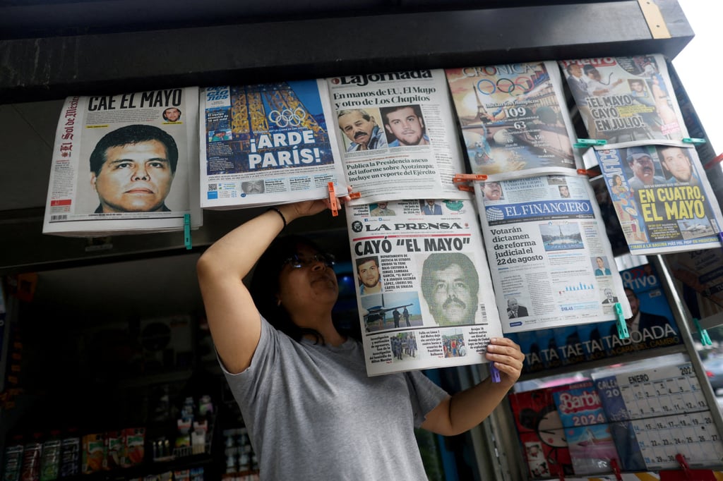 Newspapers reporting the El Paso, Texas arrest of Mexican drug lord Ismael ‘El Mayo’ Zambada and Joaquin Guzman Lopez in Mexico City on July 26. Photo: Reuters