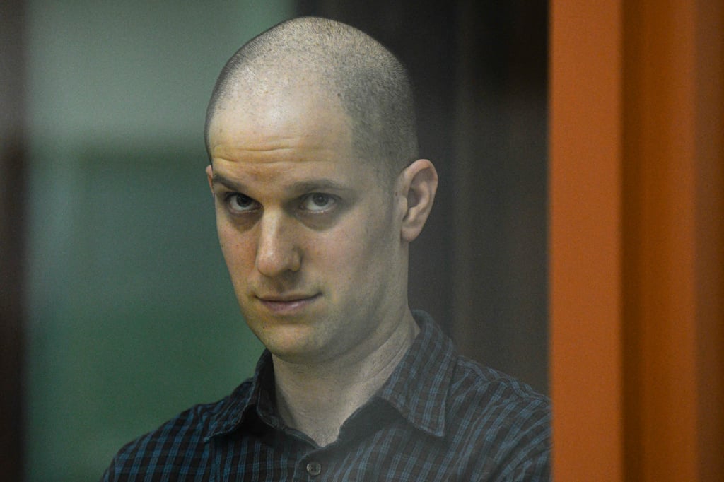 Wall Street Journal reporter Evan Gershkovich stands in a glass cage in a courtroom in Yekaterinburg, Russia on June 26. Photo: AP Wall Street Journal reporter Evan Gershkovich stands in a glass cage in a courtroom in Yekaterinburg, Russia on June 26. Photo: AP