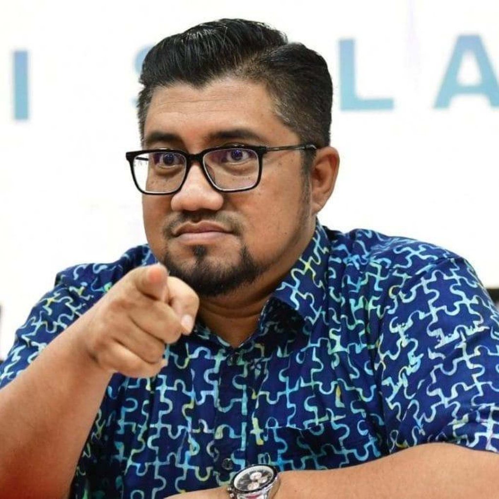 Chegubard was arrested and remanded in custody for two days during investigations into alleged offences under Malaysia’s Official Secrets Act and internet laws. Photo: Facebook / @ Che’GuBard Official