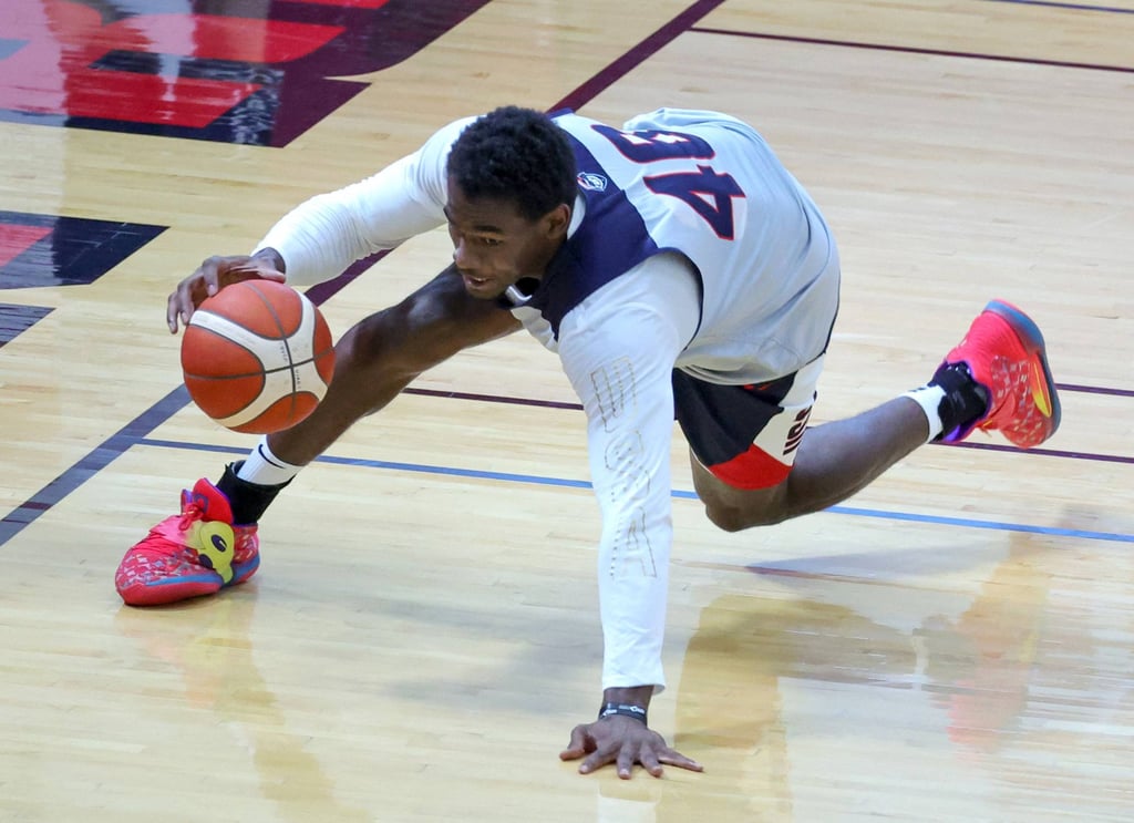 Jalen Duren tries to control the ball during a practice session scrimmage against the 2024 USA Basketball Men’s National Team in July, 2024. Photo: Getty Images