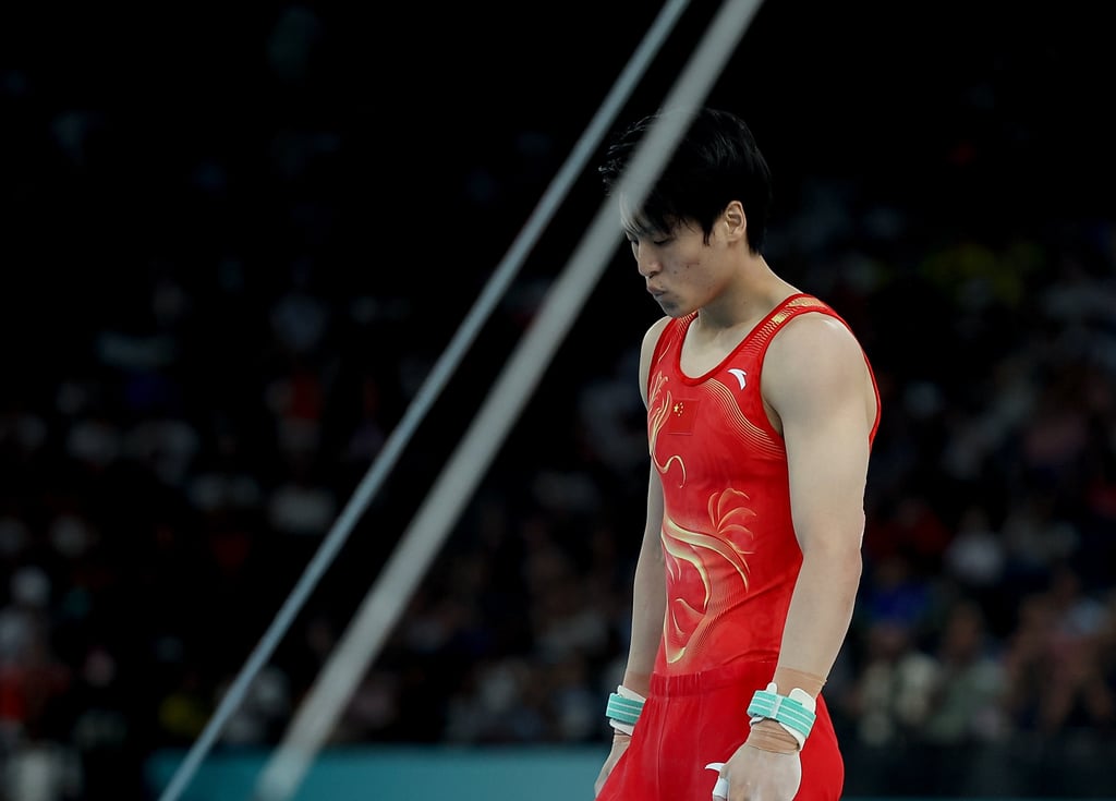 Su Weide cannot hide his disappointment after the men’s horizontal bar final of artistic gymnastics. Photo: Xinhua Su Weide cannot hide his disappointment after the men’s horizontal bar final of artistic gymnastics. Photo: Xinhua
