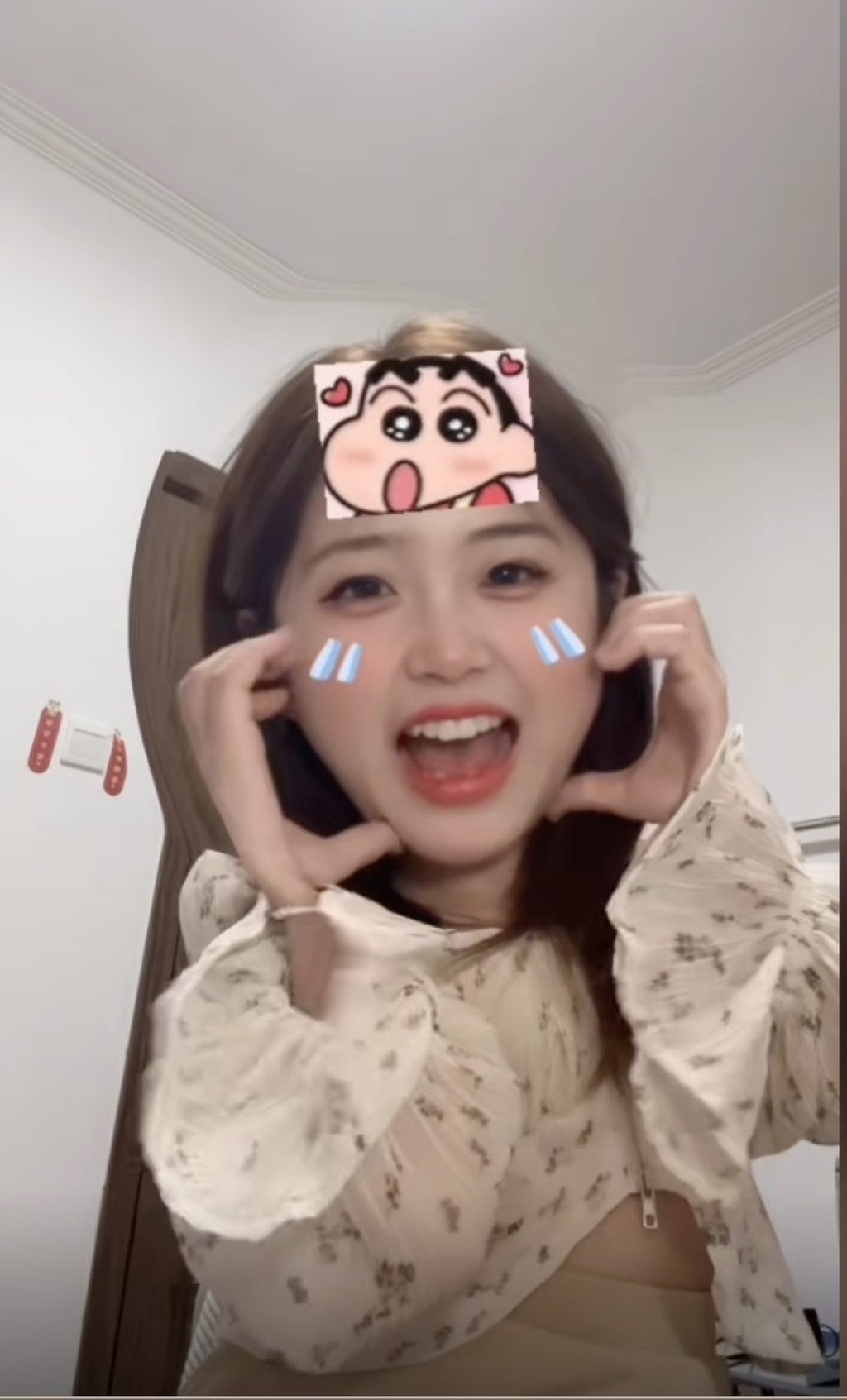 One sleepmaker known as “Sevenseven7,” above, has gained popularity for her imaginative bedtime stories, creating a calming atmosphere that helps listeners relax and drift off to sleep. Photo: Douyin