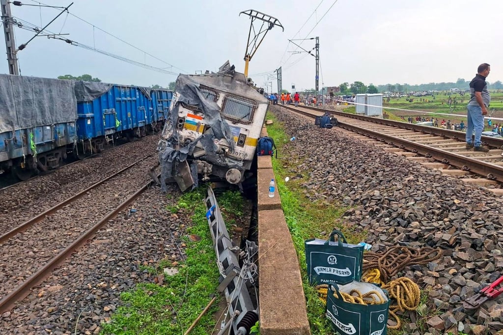 El 'ministro de descarrilamientos' de la India es criticado por los accidentes mortales de trenes