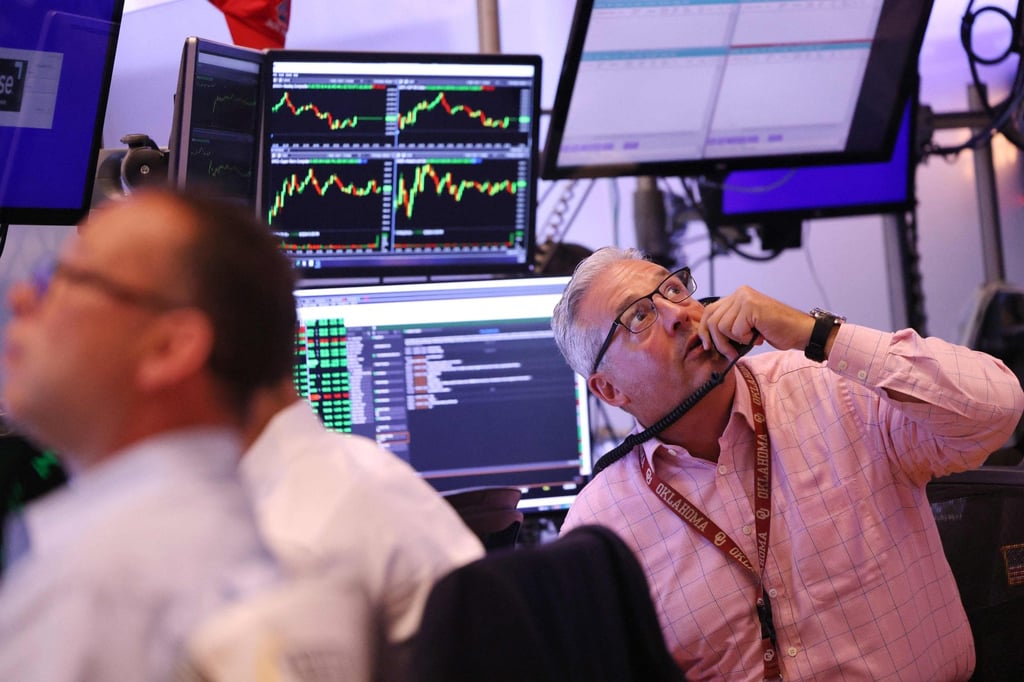 Stock traders work on the floor of the New York Stock Exchange on August 6. Photo: Getty Images via AFP Stock traders work on the floor of the New York Stock Exchange on August 6. Photo: Getty Images via AFP