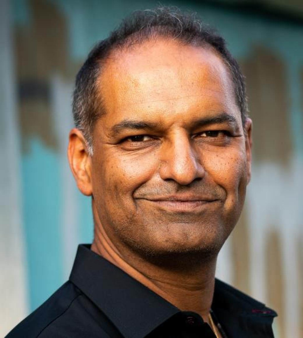 Spending too much time interacting with the same people, in the same places and situations, negatively affects our memories, according to Charan Ranganath, a professor of neuroscience and psychology at the University of California, Davis. Photo: University of California, Davis