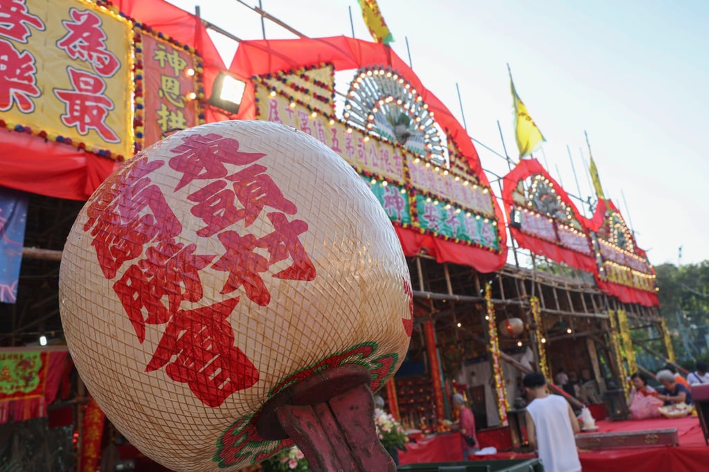 People setting up for the Hungry Ghost Festival at Carpenter Road Park, Kowloon City, Hong Kong. Photo: Edmond So