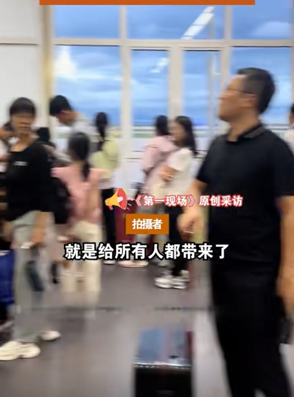 The woman’s behaviour caused a departure delay and disrupted the travel plans of her fellow passengers. Photo: Douy/南京广播电视台