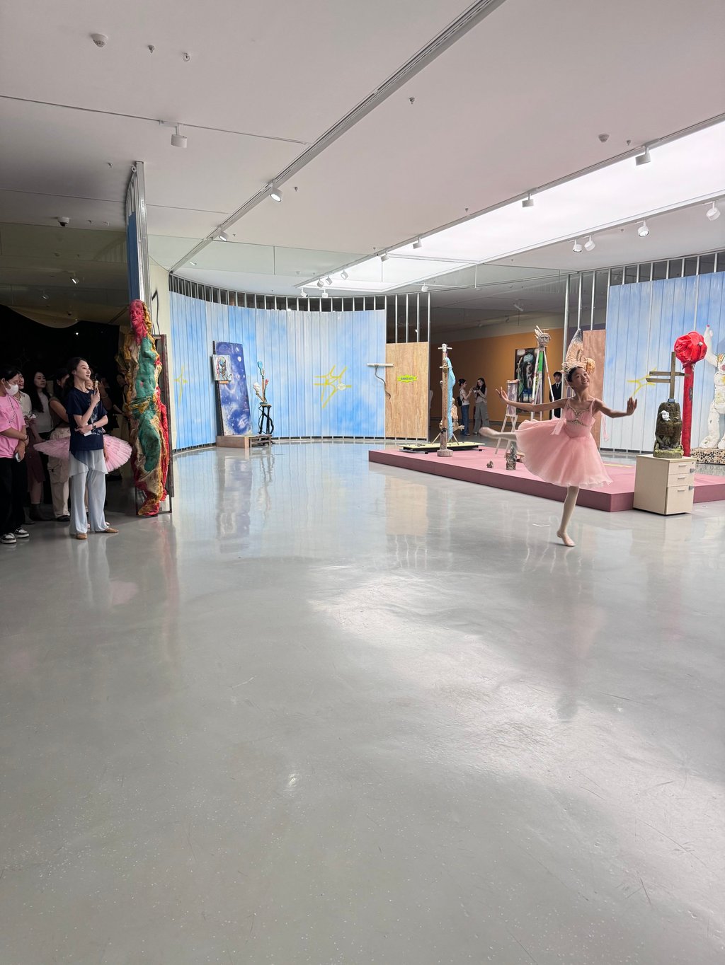 A young ballerina performs during the opening of Zhou Yilun’s exhibition. Photo: Cheung Hok-hang