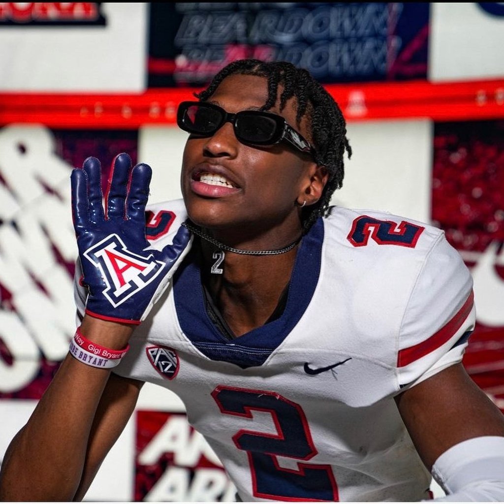 Jett Washington poses in his American football uniform. Photo: @_.jett_/Instagram