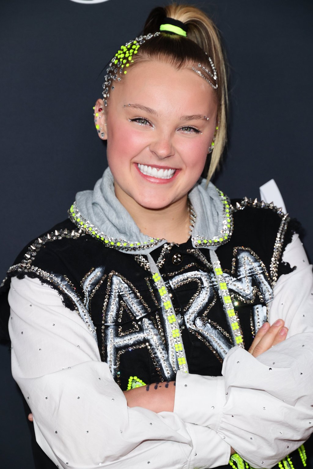 Jojo Siwa cracks a toothy smile at the GLAAD Media Awards in March. Photo: FilmMagic