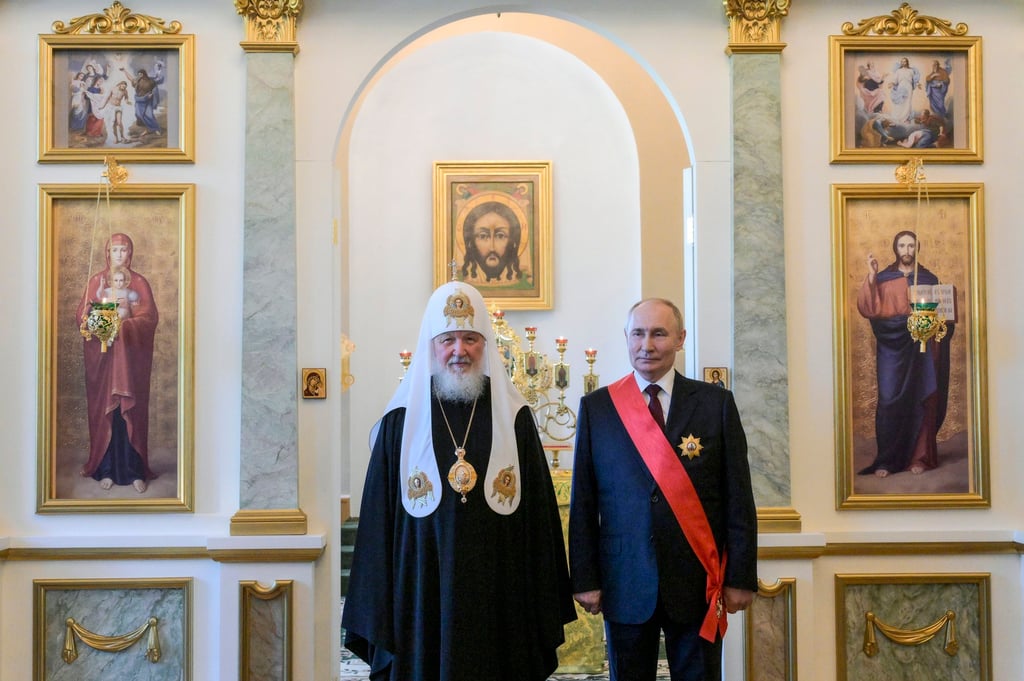 Russian Orthodox Patriarch Kirill, left, poses for a photo with Russian President Vladimir Putin as he awards him with the Order of Alexander Nevsky during a visit to the Annunciation of the Holy Mother of God Church of the St. Alexander Nevsky Lavra after the main naval parade marking Russian Navy Day in St. Petersburg, Russia, on July 28, 2024. Photo: AP