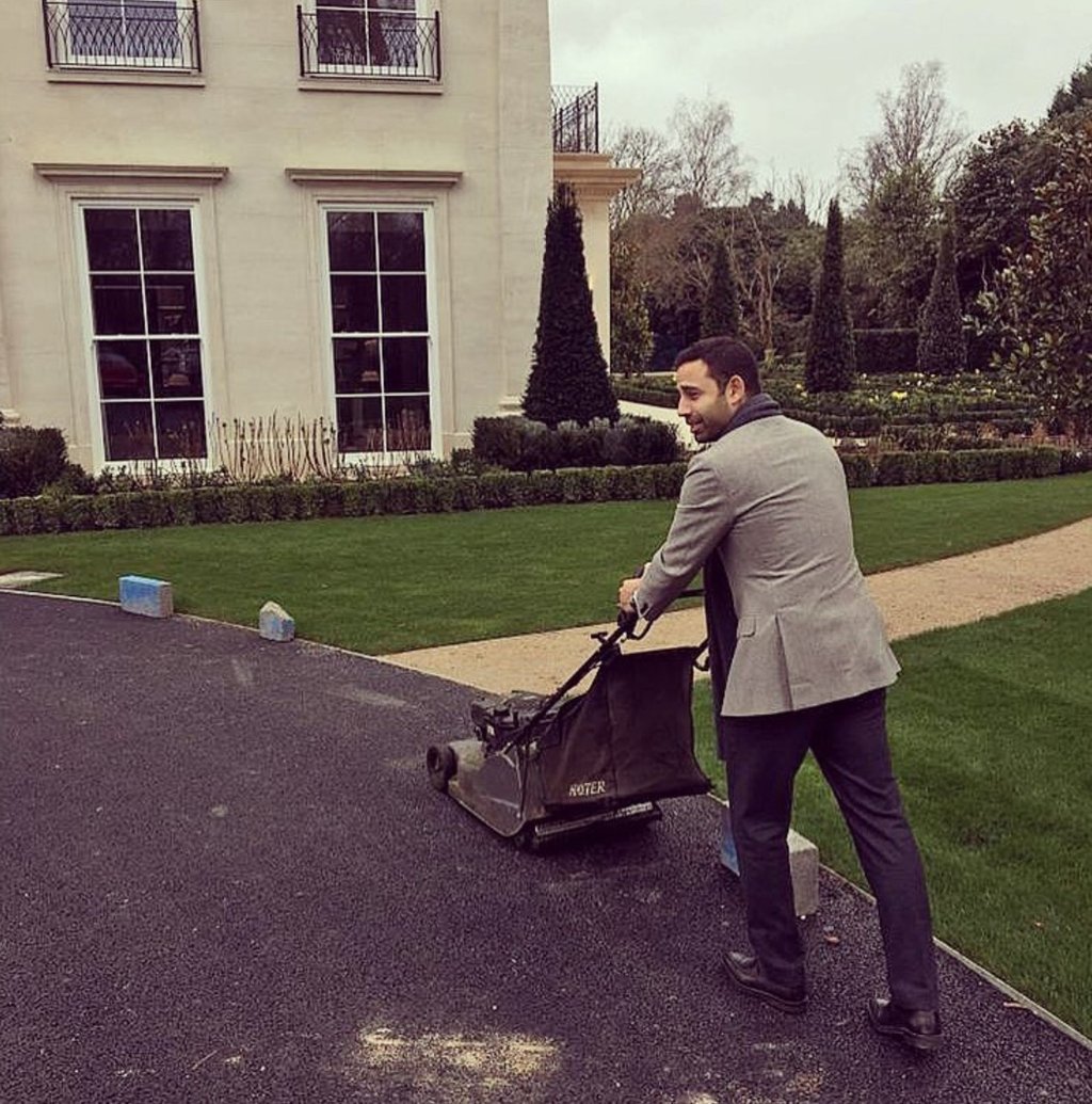 “Me on gardening leave,” Daniel Daggers quipped to his followers in November 2019. Photo: daniel_daggers/Instagram