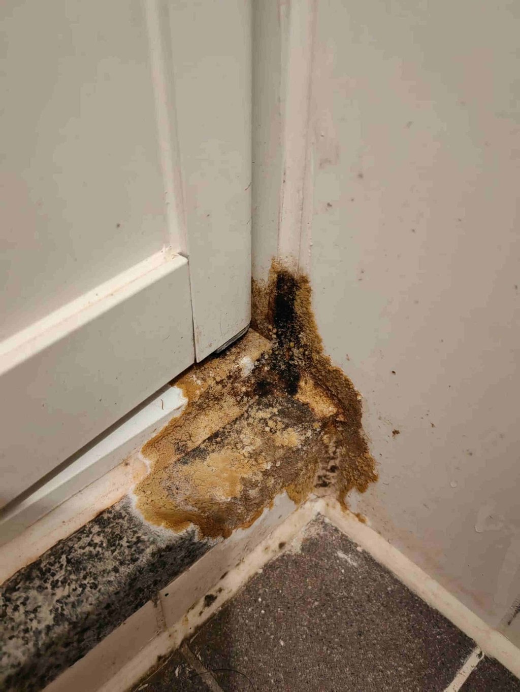 A photos provided by a resident shows water stains on a doorframe. Photo: SCMP A photos provided by a resident shows water stains on a doorframe. Photo: SCMP