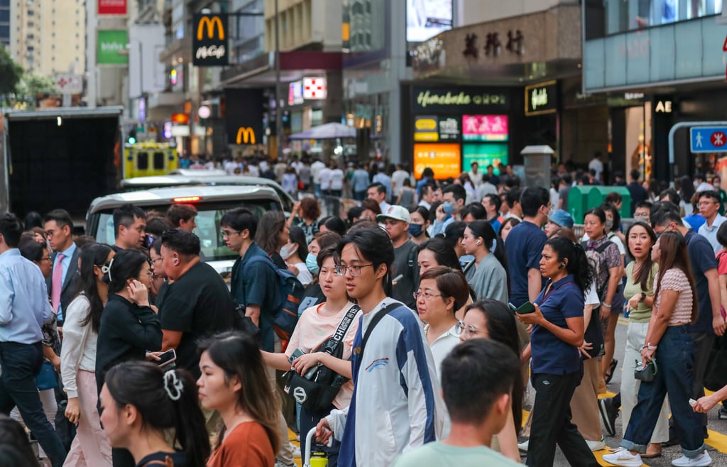Rush hour in Central. Tam says Hong Kong needs to improve its standing as an international finance, maritime and trade hub in the country, as specified in China’s third plenum resolution. Photo: Xiaomei Chen