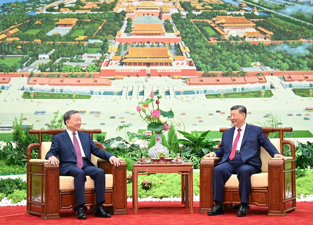 To Lam chats with China’s Xi Jinping, president and general secretary of the Chinese Communist Party, in Beijing on August 19. Photo: Xinhua