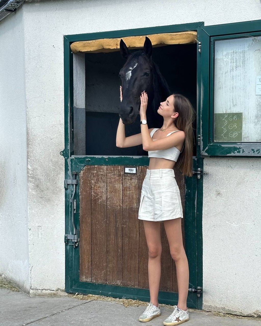 Savannah Hennessy shares her love of horses with her followers. Photo: @savannah.hennessy/Instagram