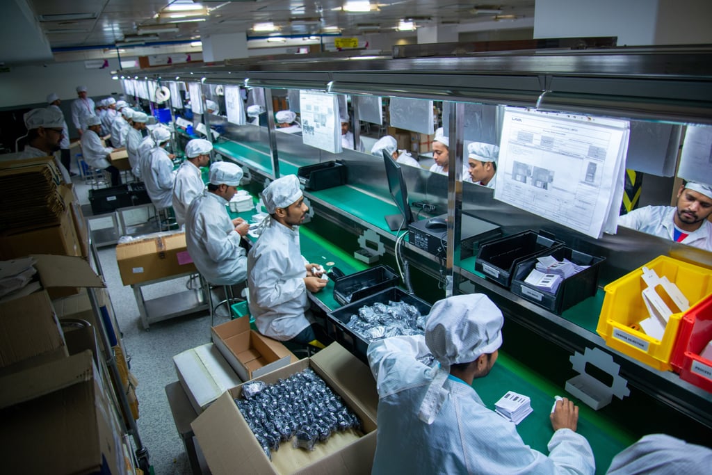 Technicians and engineers work in mobile manufacturing in a factory at Noida, Uttar Pradesh. Photo: Shutterstock