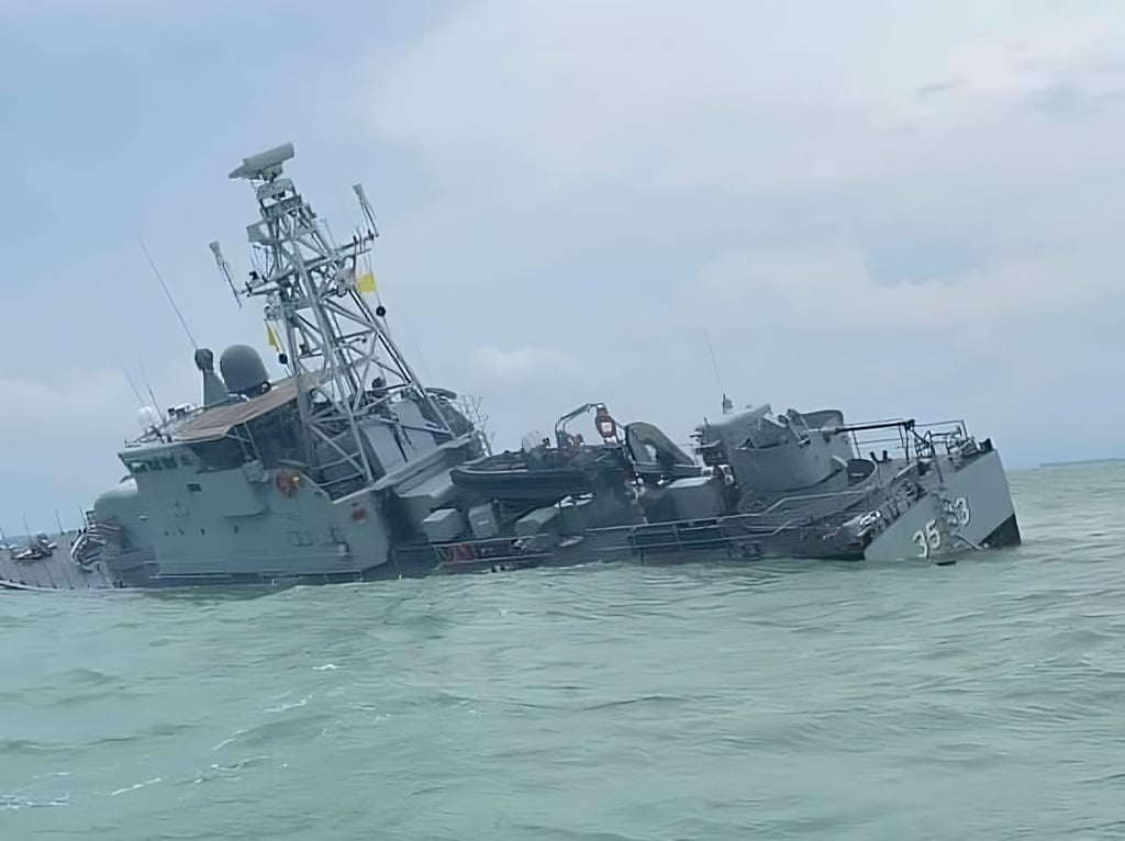 A Malaysian navy diver died salvaging a wrecked ship. Photo: X/NavyLookout