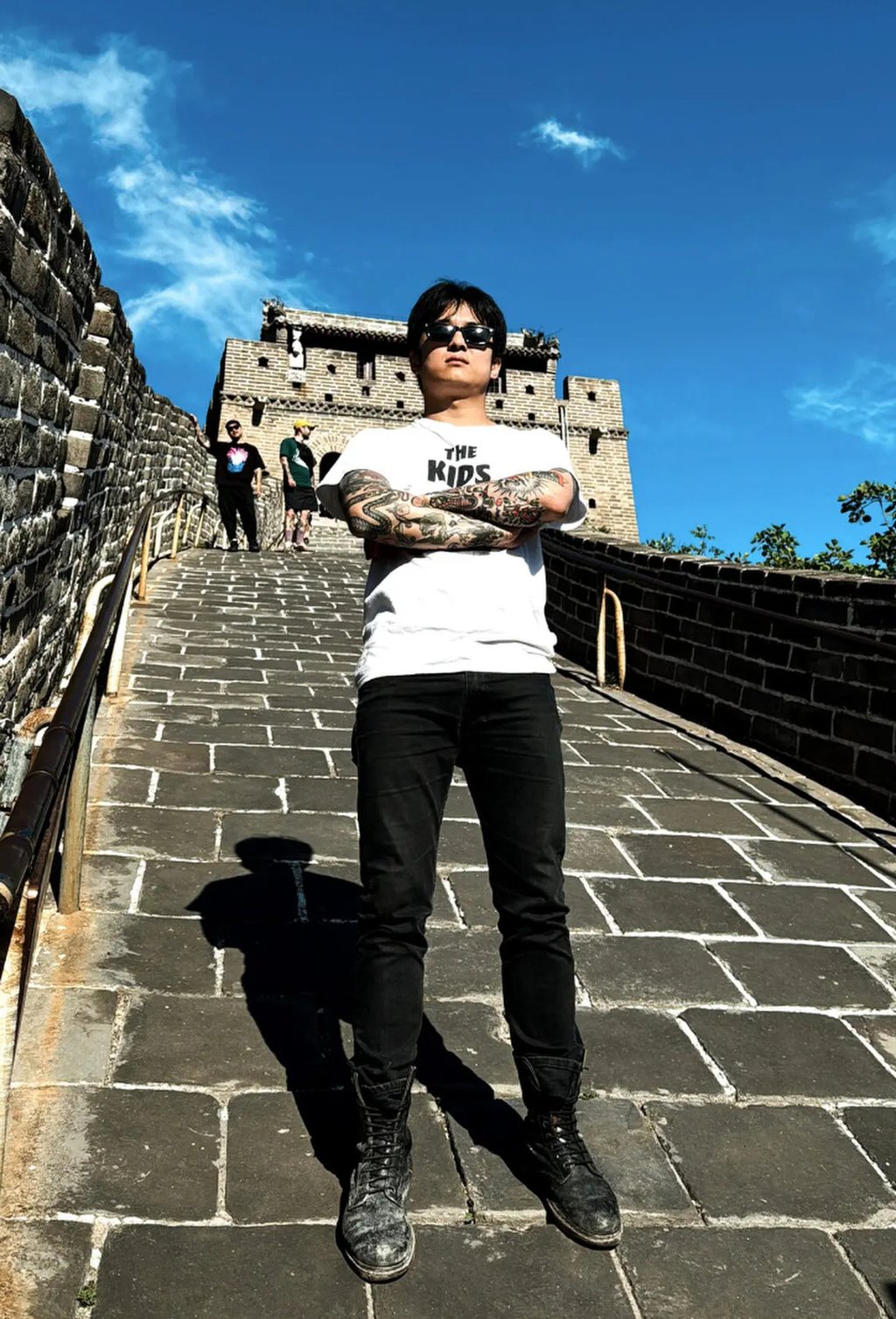 Tattooist rides Korean wave on overseas tours, yet tattooing in Korea