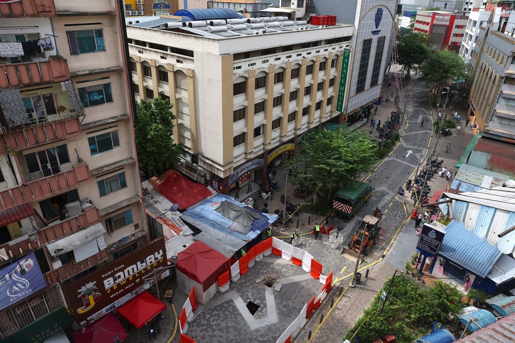 Days after an Indian tourist fell into an eight-metre-deep sinkhole on August 23 in Kuala Lumpur, Malaysia, a new sinkhole opened in the same area on Wednesday. Photo: EPA-EFE