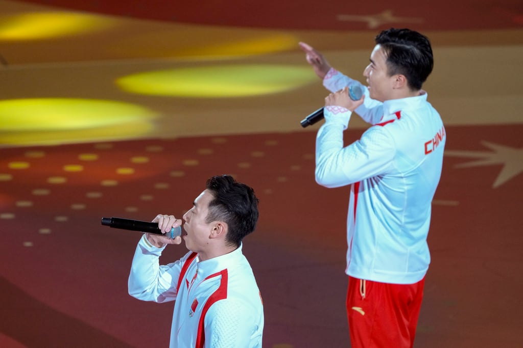 Gymnasts Zou Jingyuan (left) and Liu Yang belt out a tune at the gala show. Photo: Eugene Lee Gymnasts Zou Jingyuan (left) and Liu Yang belt out a tune at the gala show. Photo: Eugene Lee