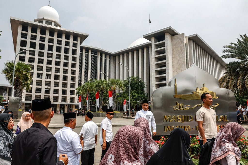 Muslims gather outside the Istiqlal Mosque ahead of Pope Francis’ visit in Jakarta. The mosque will host an interfaith meeting between representatives of Indonesia’s six officially recognised religions and Pope Francis. Photo EPA-EFE Muslims gather outside the Istiqlal Mosque ahead of Pope Francis’ visit in Jakarta. The mosque will host an interfaith meeting between representatives of Indonesia’s six officially recognised religions and Pope Francis. Photo EPA-EFE