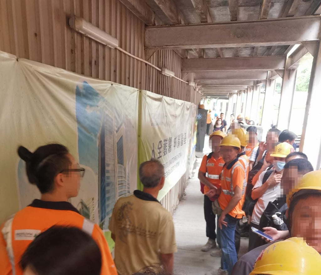 More than 30 workers joined the protest. Photo: Facebook/ 香港建造業總工會 More than 30 workers joined the protest. Photo: Facebook/ 香港建造業總工會