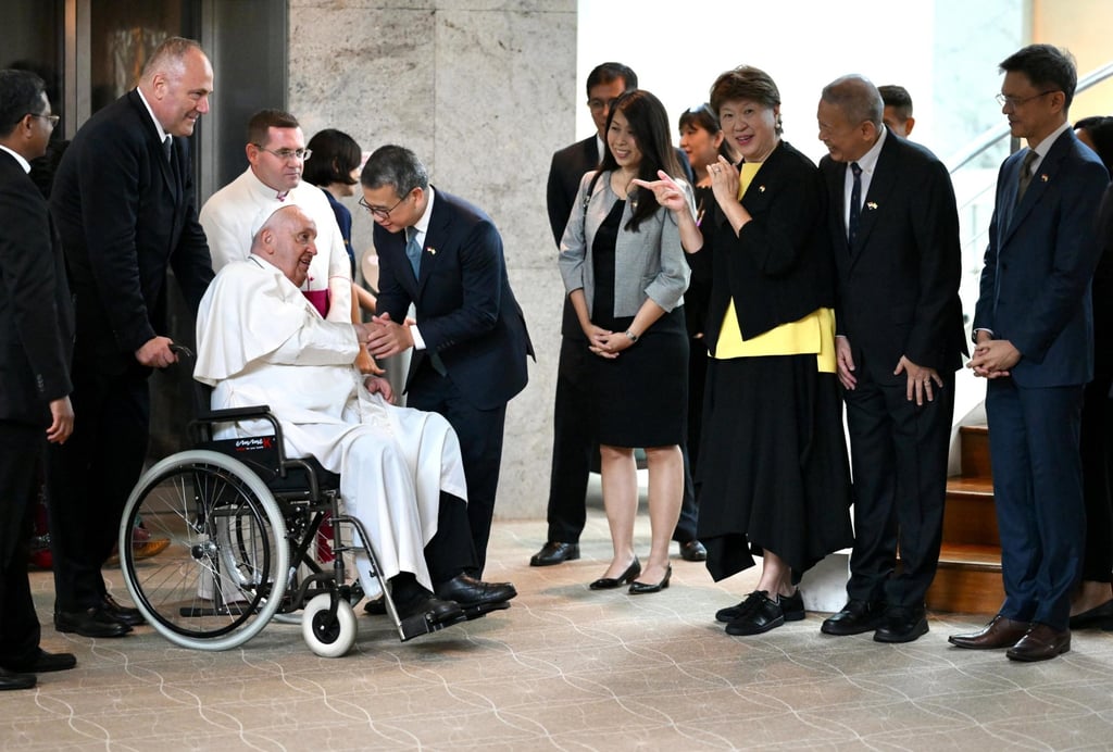 Pope Francis is greeted by officials upon his arrival at Singapore’s Changi airport. Photo: EPA-EFE
