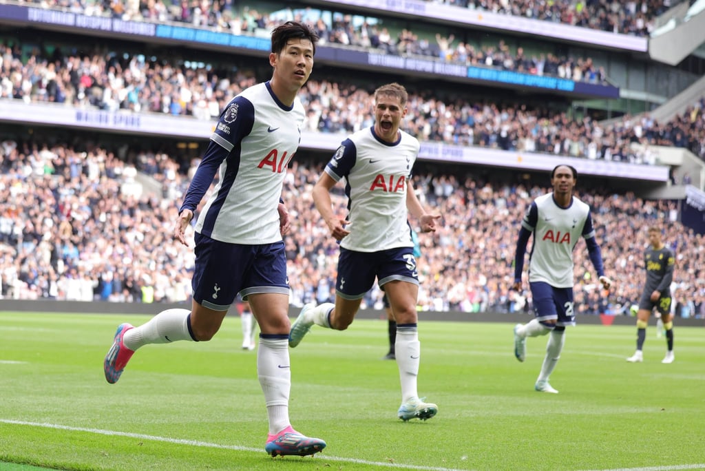 Tottenham Hotspur captain Son Heung-min, left, celebrates after scoring the team’s final goal in a 4-0 victory against Everton during their English Premier League match on August 24, 2024, in London. Photo: EPA-EFE