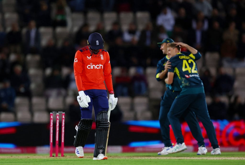 A dejected Jofra Archer walks off after losing his wicket to Australia’s Matthew Short. Photo: Reuters A dejected Jofra Archer walks off after losing his wicket to Australia’s Matthew Short. Photo: Reuters