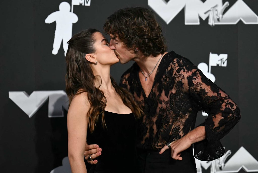 Benson Boone y su novia Maggie Thurman llegan a los MTV Video Music Awards en Nueva York. Foto: AFP