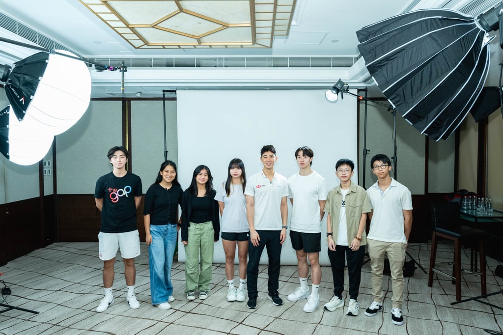 The seven students and potential industry professionals with Loh Kean Yew (fourth from right). The seven students and potential industry professionals with Loh Kean Yew (fourth from right).