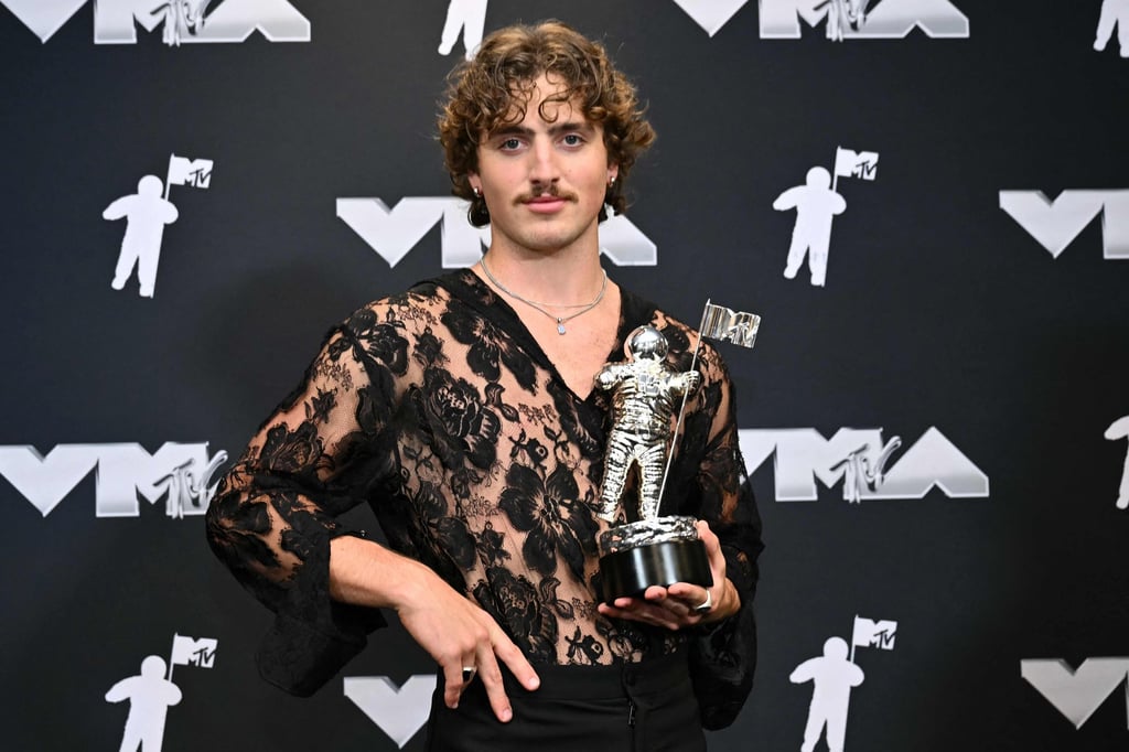 US singer Benson Boone with the Best Alternative Video award for “Beautiful Things” during the MTV Video Music Awards. Photo: AFP