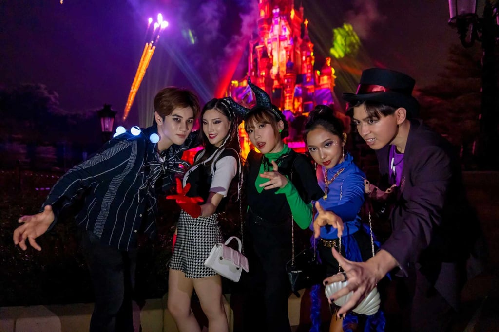 “Disney Halloween Time”, the highly anticipated annual celebration of the spooky season at Hong Kong Disneyland, will run from September 13 to October 31. “Disney Halloween Time”, the highly anticipated annual celebration of the spooky season at Hong Kong Disneyland, will run from September 13 to October 31.