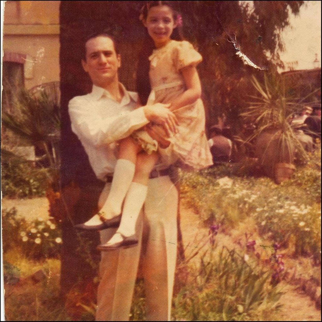 Drena De Niro as a child with her dad Robert De Niro. Photo: @drenadeniro/Instagram Drena De Niro as a child with her dad Robert De Niro. Photo: @drenadeniro/Instagram