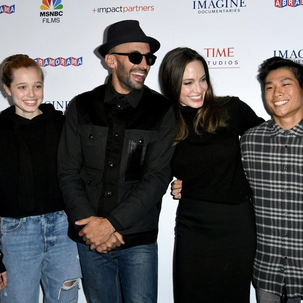 Shiloh Jolie, artist JR, Angelina Jolie and Maddox Chivan Jolie-Pitt at Paper & Glue’s premiere in November 2021. Photo: @angelinajolie/Instagram