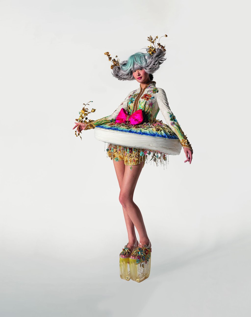 Garden of Soul, Ensemble, 2015. Photo: Courtesy of Guo Pei Garden of Soul, Ensemble, 2015. Photo: Courtesy of Guo Pei