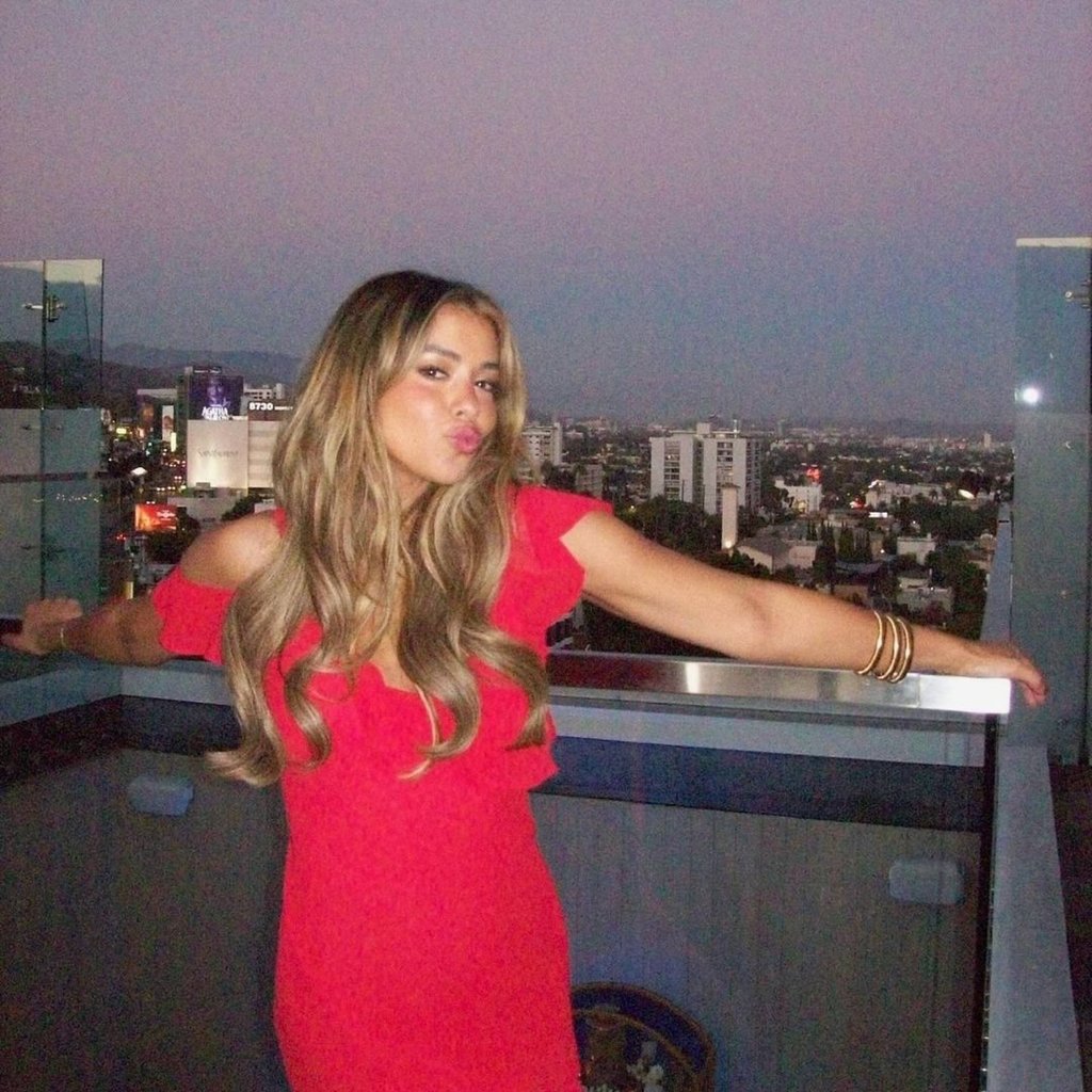 Jennifer Affleck has admitted she had sex before marriage and has drunk alcohol, contrary to what her religion teaches. Photo: @secretlivesonhulu/Instagram