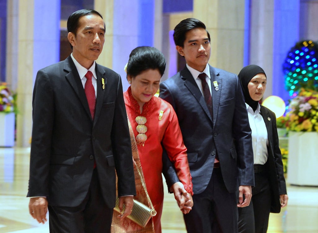Kaesang Pangarep, seen here with his parents, President Joko Widodo and his wife Iriana, kept his family background hidden when in school. Photo: Reuters