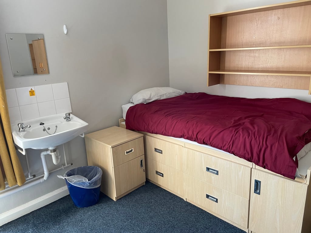 An anonymous teacher disclosed that students faced strict prohibitions on wandering around the dormitory after 10.45pm. Photo: Shutterstock An anonymous teacher disclosed that students faced strict prohibitions on wandering around the dormitory after 10.45pm. Photo: Shutterstock