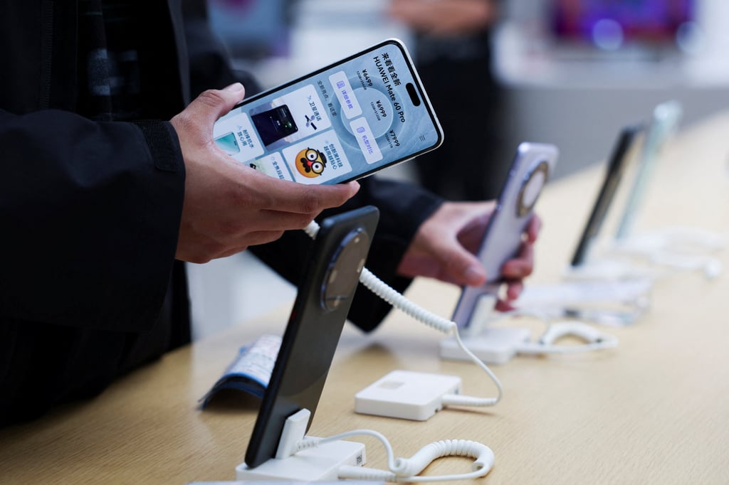 A person checks Huawei Technologies’ Mate 60 Pro smartphone on display at the company’s flagship store in Beijing on September 25, 2023. Photo: Reuters A person checks Huawei Technologies’ Mate 60 Pro smartphone on display at the company’s flagship store in Beijing on September 25, 2023. Photo: Reuters
