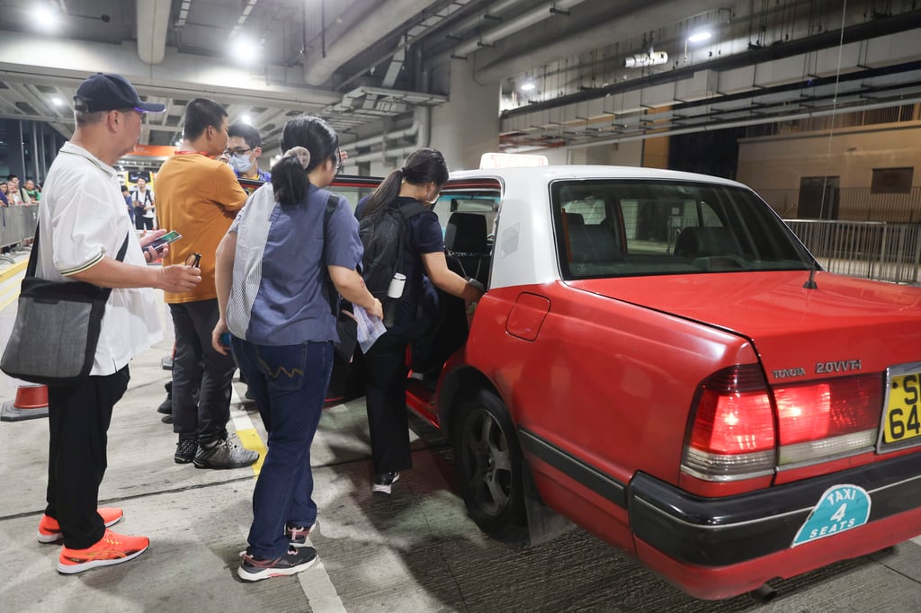 Tourists board a taxi at the Kai Tak Cruise Terminal. Authorities received 1,006 serious complaints against taxi drivers last year. Photo: Edmond So Tourists board a taxi at the Kai Tak Cruise Terminal. Authorities received 1,006 serious complaints against taxi drivers last year. Photo: Edmond So