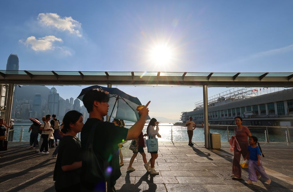 Super Typhoon Krathon will push up the mercury in Hong Kong, the forecaster says. Photo: Jelly Tse Super Typhoon Krathon will push up the mercury in Hong Kong, the forecaster says. Photo: Jelly Tse