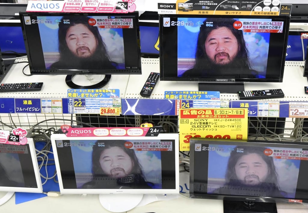 Televisions in Japan show news of Shoko Asahara’s execution in 2018. His Aum Shinrikyo cult could have produced enough sarin gas to kill millions, investigators said. Photo: Kyodo