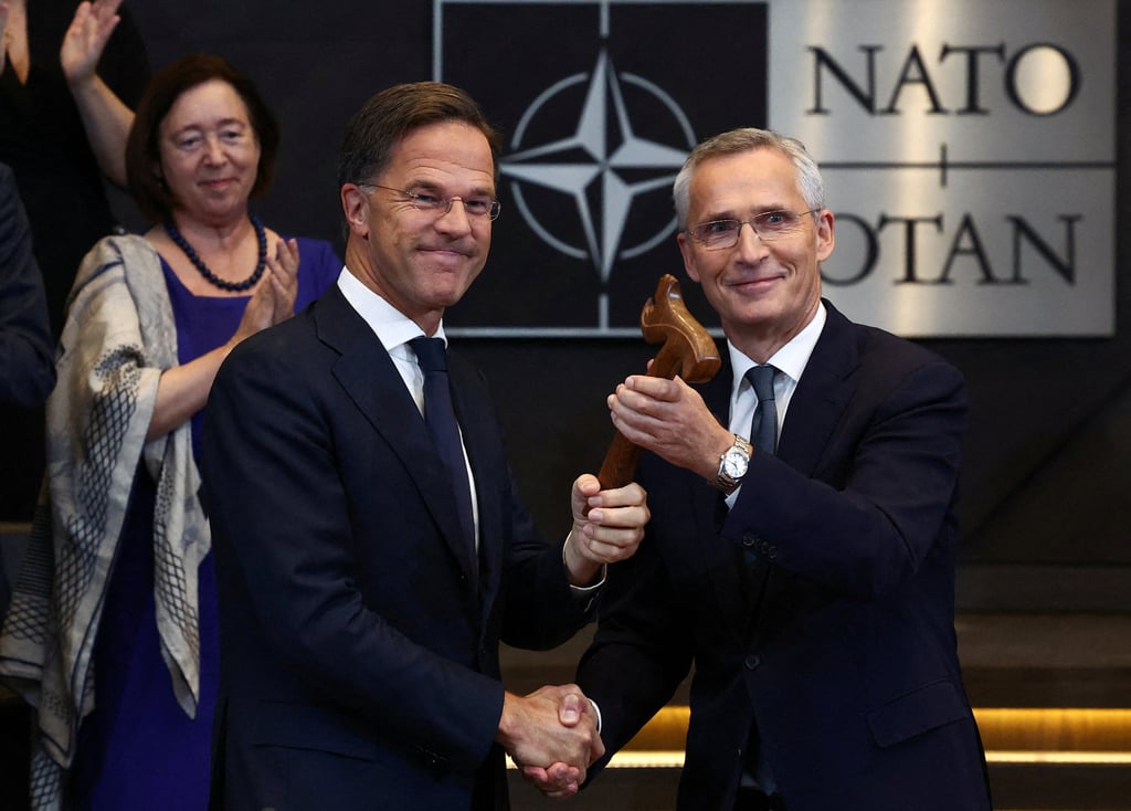 Jens Stoltenberg with the new Nato Secretary General Mark Rutte (left). Photo: Reuters Jens Stoltenberg with the new Nato Secretary General Mark Rutte (left). Photo: Reuters