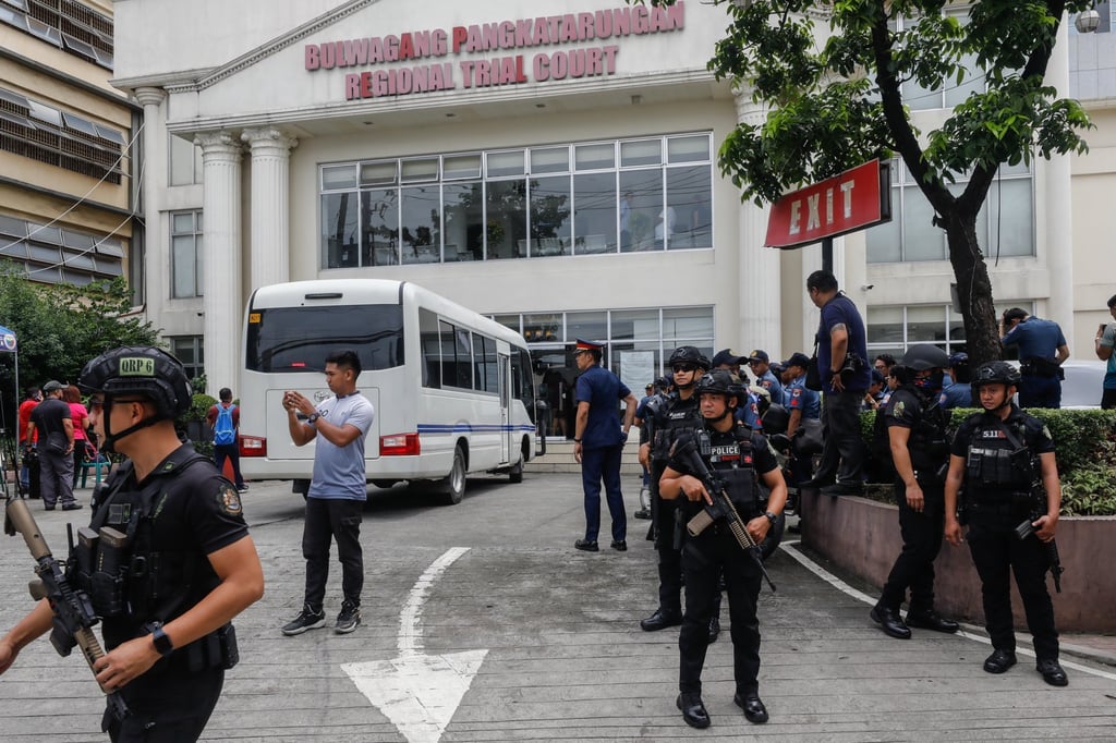 Police keep watch outside a court in Metro Manila during a scheduled appearance by Alice Guo on September 20. Photo: EPA-EFE Police keep watch outside a court in Metro Manila during a scheduled appearance by Alice Guo on September 20. Photo: EPA-EFE